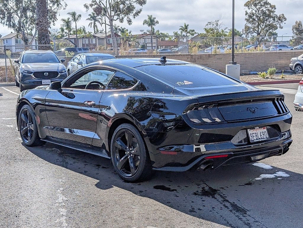 2022 Ford Mustang EcoBoost photo 4