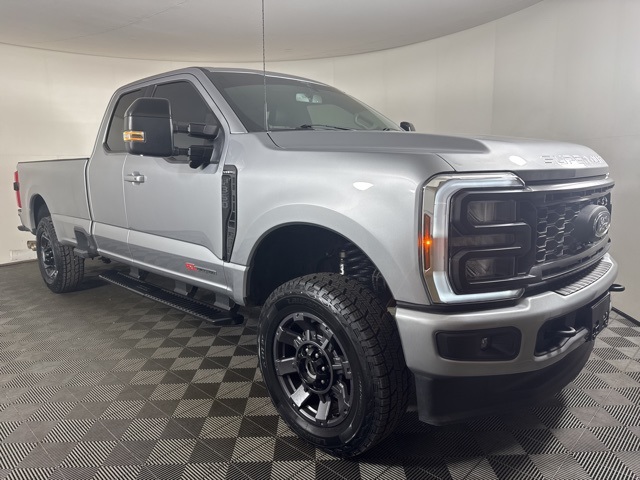 2024 Ford F-350 Super Duty Lariat's photo