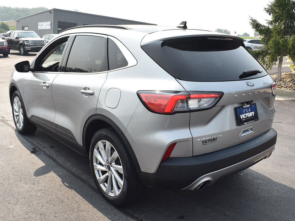 2022 Ford Escape Titanium Hybrid photo 2