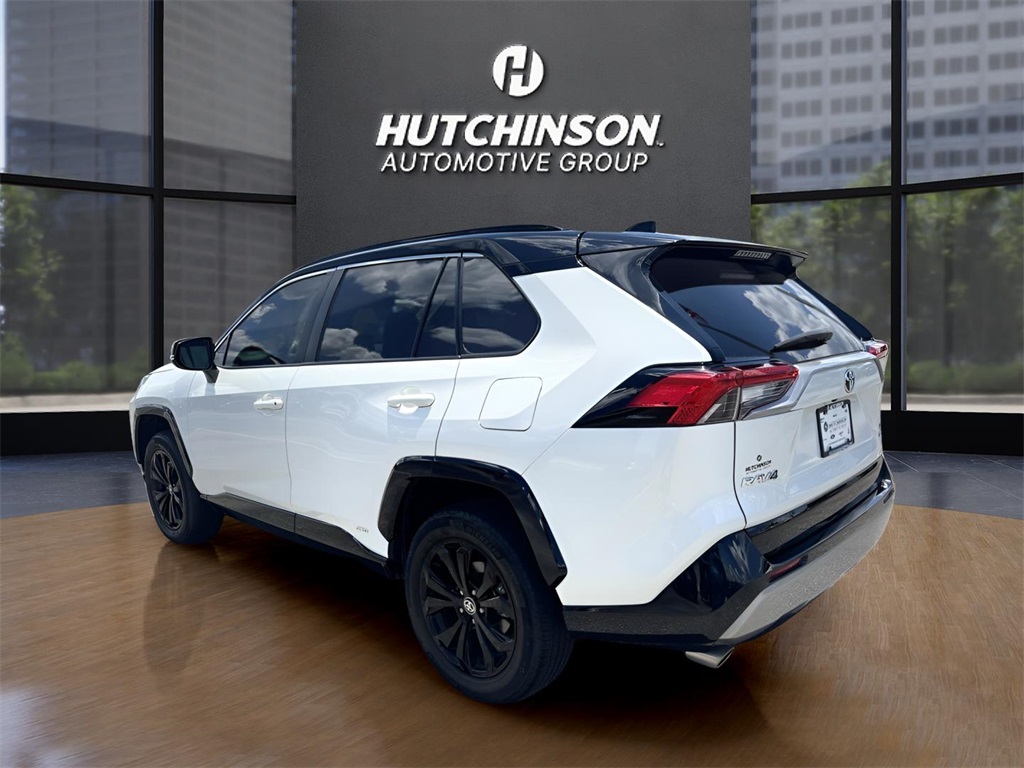 2022 Toyota RAV4 Hybrid XSE photo 5