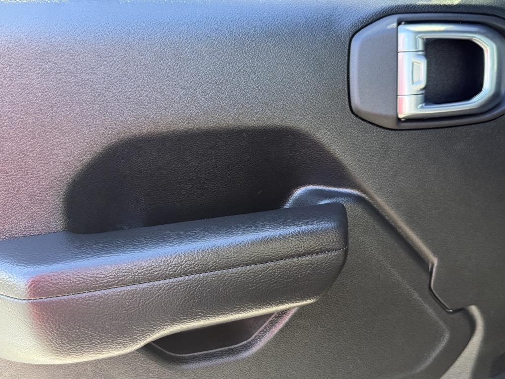 2024 Jeep Wrangler Rubicon photo 25