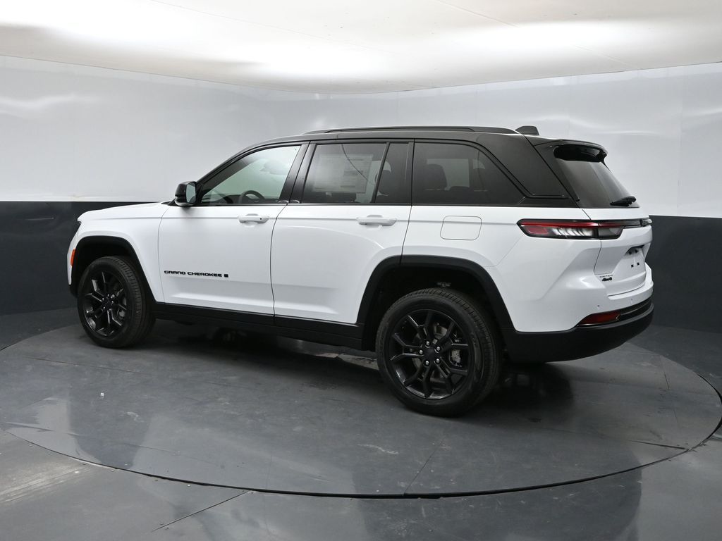 2025 Jeep Grand Cherokee Limited photo 4