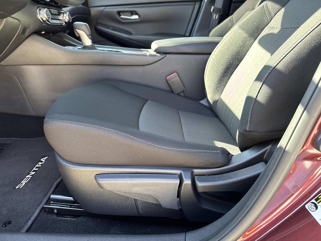 2025 Nissan Sentra SV photo 14