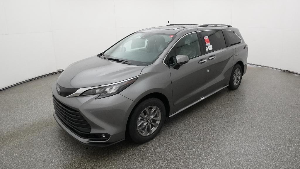 2026 Toyota Sienna XLE's photo