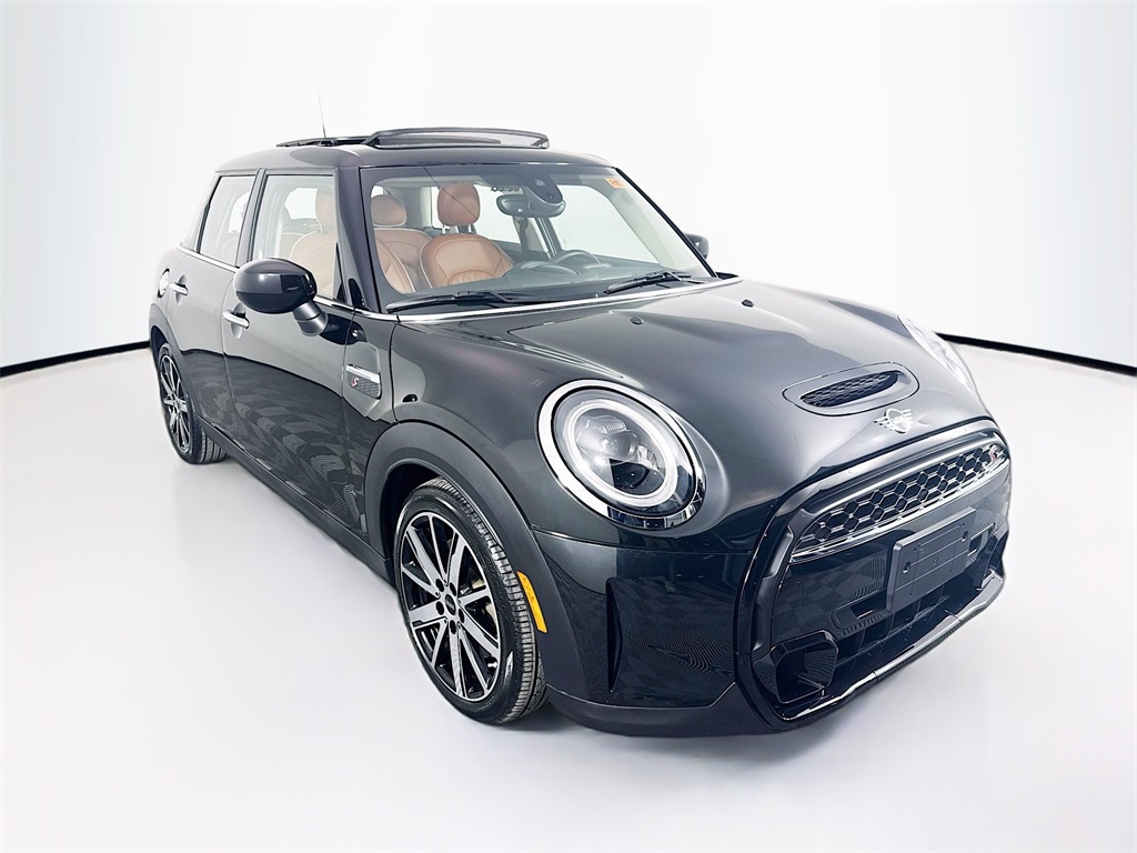 2023 MINI Hardtop 4 Door S's photo