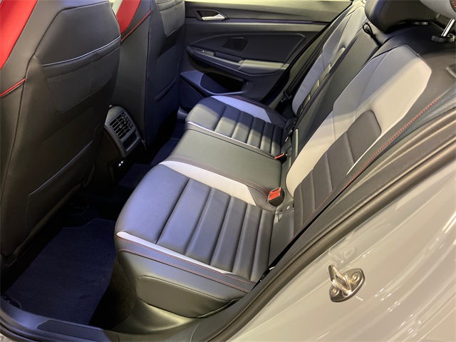 2025 Volkswagen Golf GTI SE photo 9
