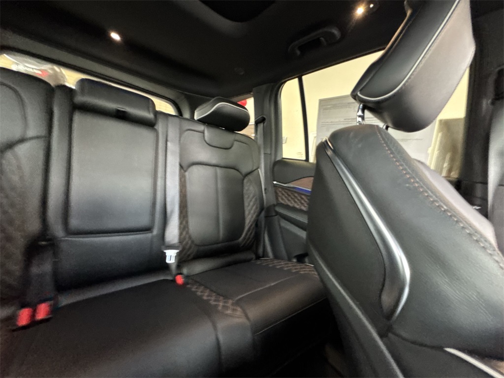 2025 Jeep Grand Cherokee Summit photo 14