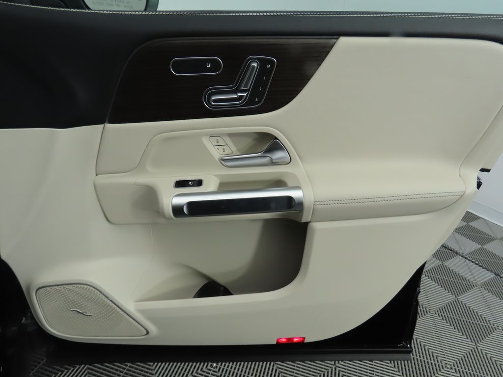 2026 Mercedes Benz GLB 250 photo 23