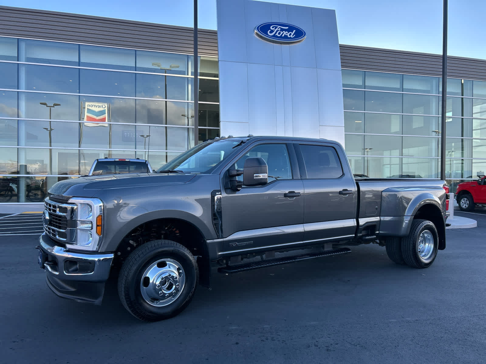 2025 Ford F-350 Super Duty XLT's photo