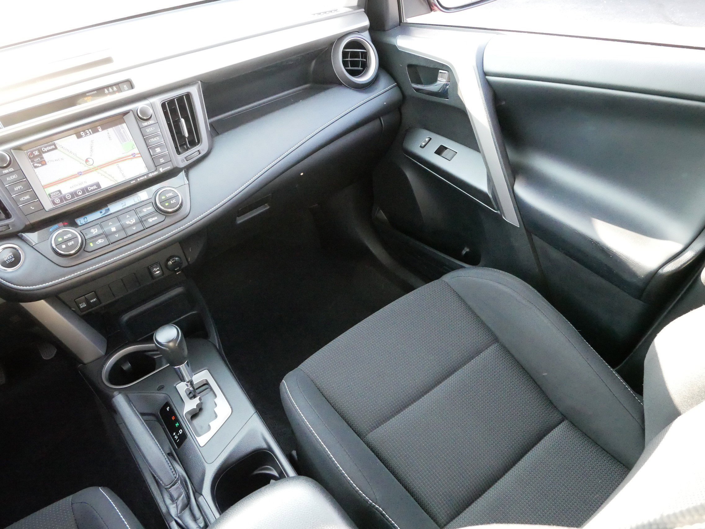 2018 Toyota RAV4 XLE photo 11