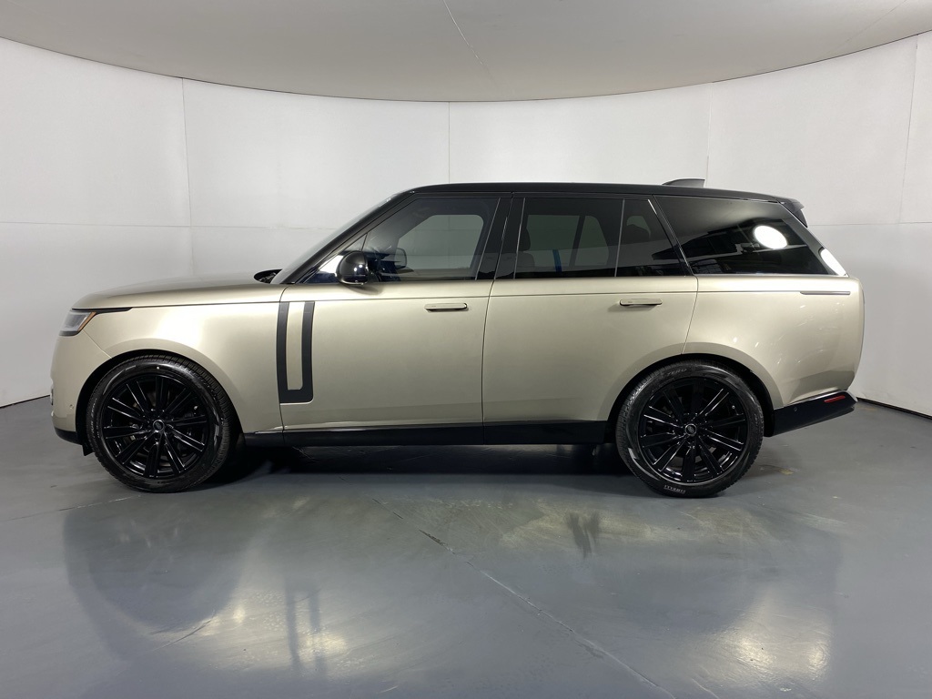 2023 Land Rover Range Rover SE photo 7