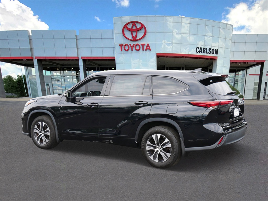 2022 Toyota Highlander XLE photo 3