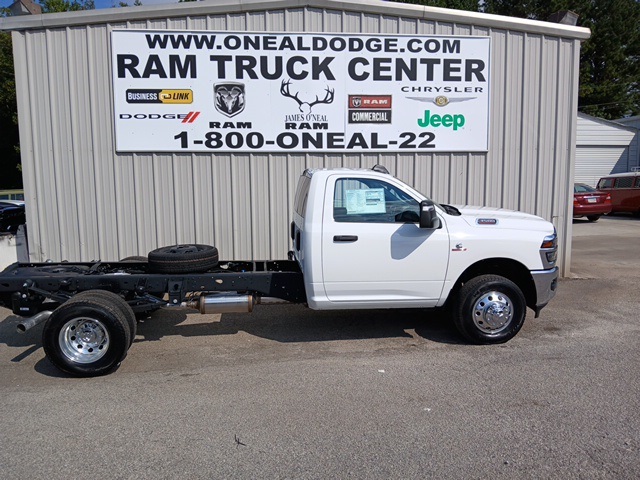 2026 Ram 3500 Tradesman photo 2
