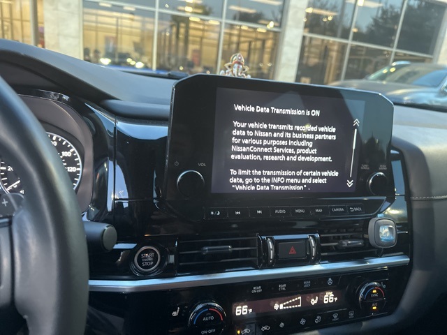 2022 Nissan Pathfinder SL photo 9