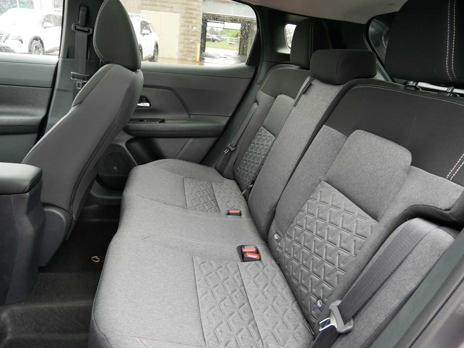 2025 Nissan Kicks SV photo 4