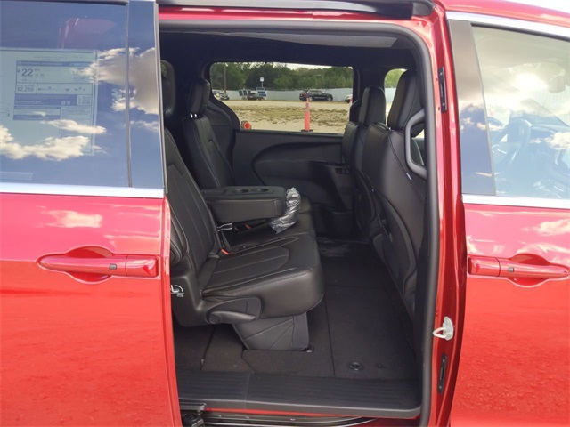 2026 Chrysler Pacifica photo 25