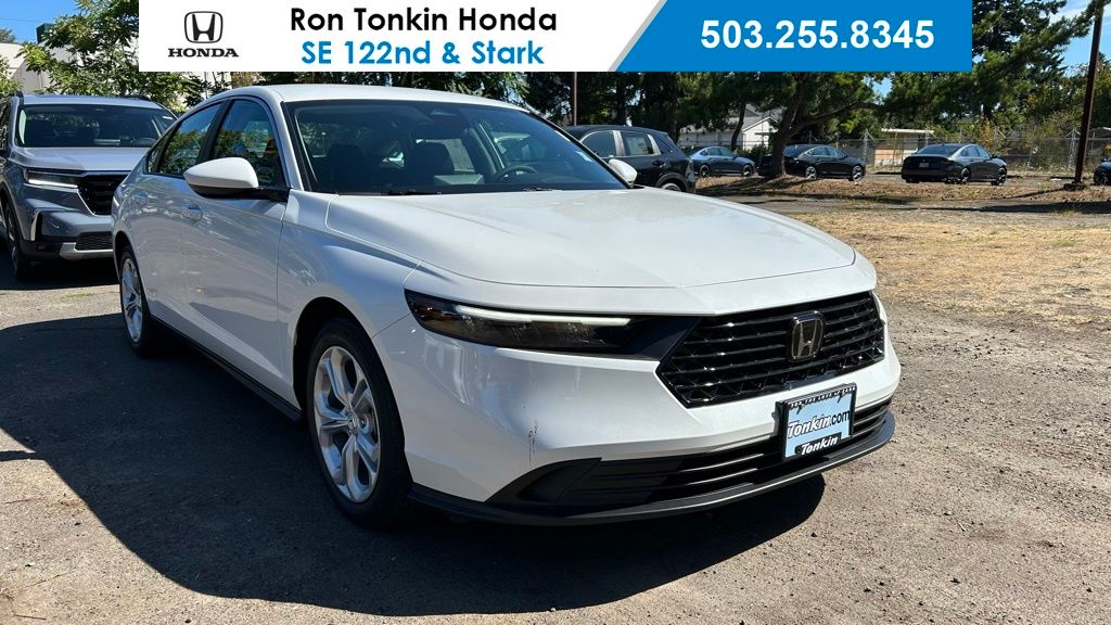 2025 Honda Accord LX's photo