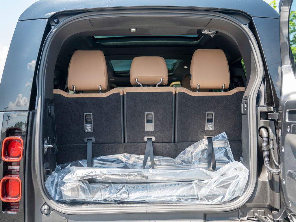 2025 Land Rover Defender 130 S photo 23