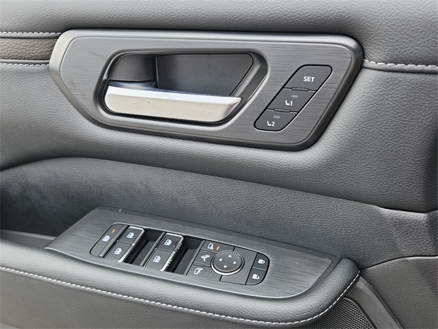 2025 Nissan Armada SL photo 27