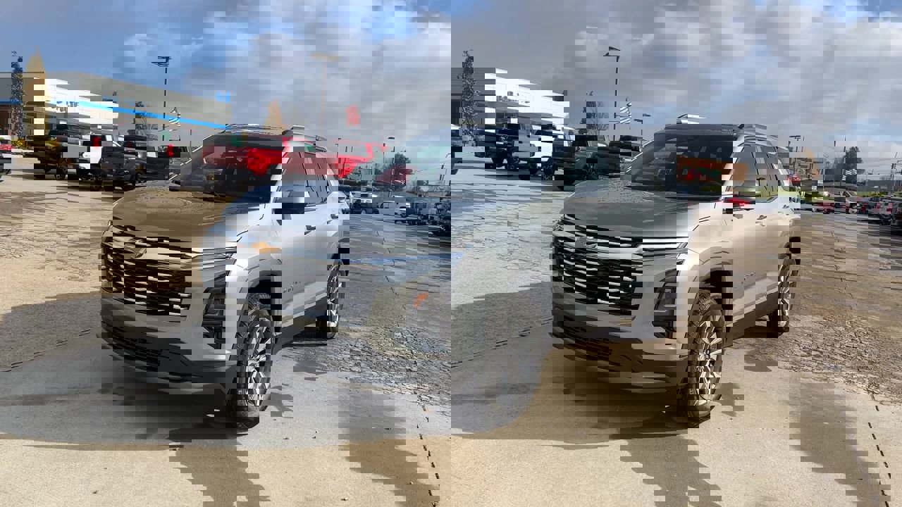 2026 Chevrolet Equinox LT photo 4