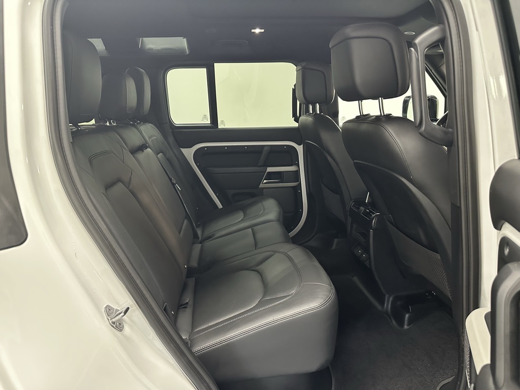 2024 Land Rover Defender 110 S photo 10