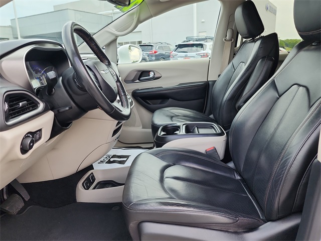 2020 Chrysler Pacifica Touring L photo 10