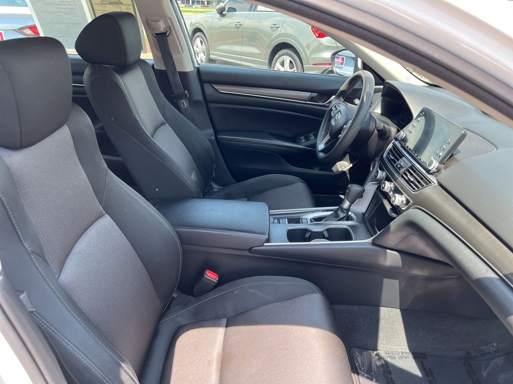 2018 Honda Accord LX 1.5T photo 9