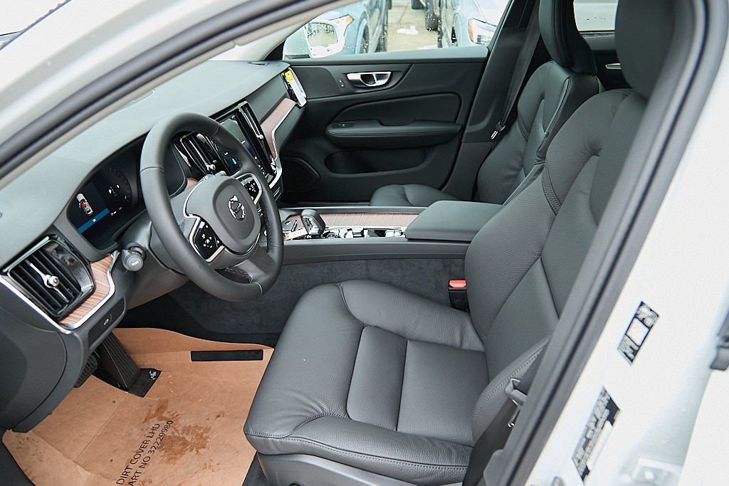 2026 VOLVO V60CC - Image 13