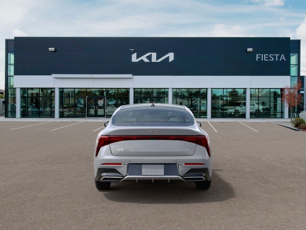 2025 Kia K5 GT-Line photo 4