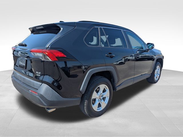 2021 Toyota RAV4 XLE photo 3
