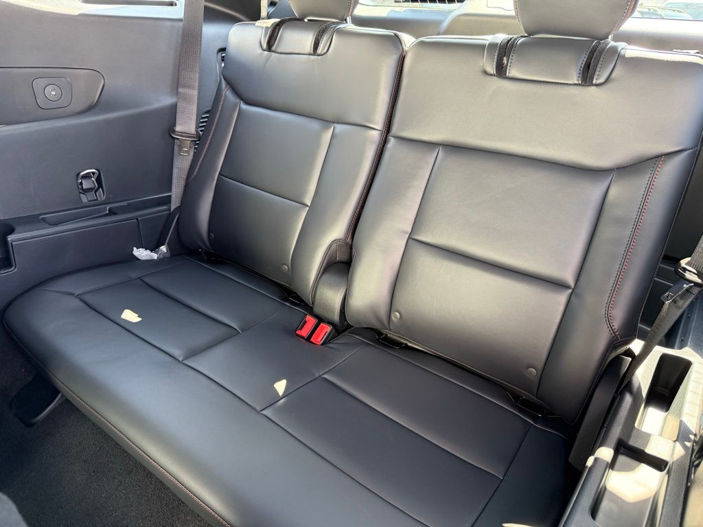 2025 Ford Explorer ST-Line photo 8