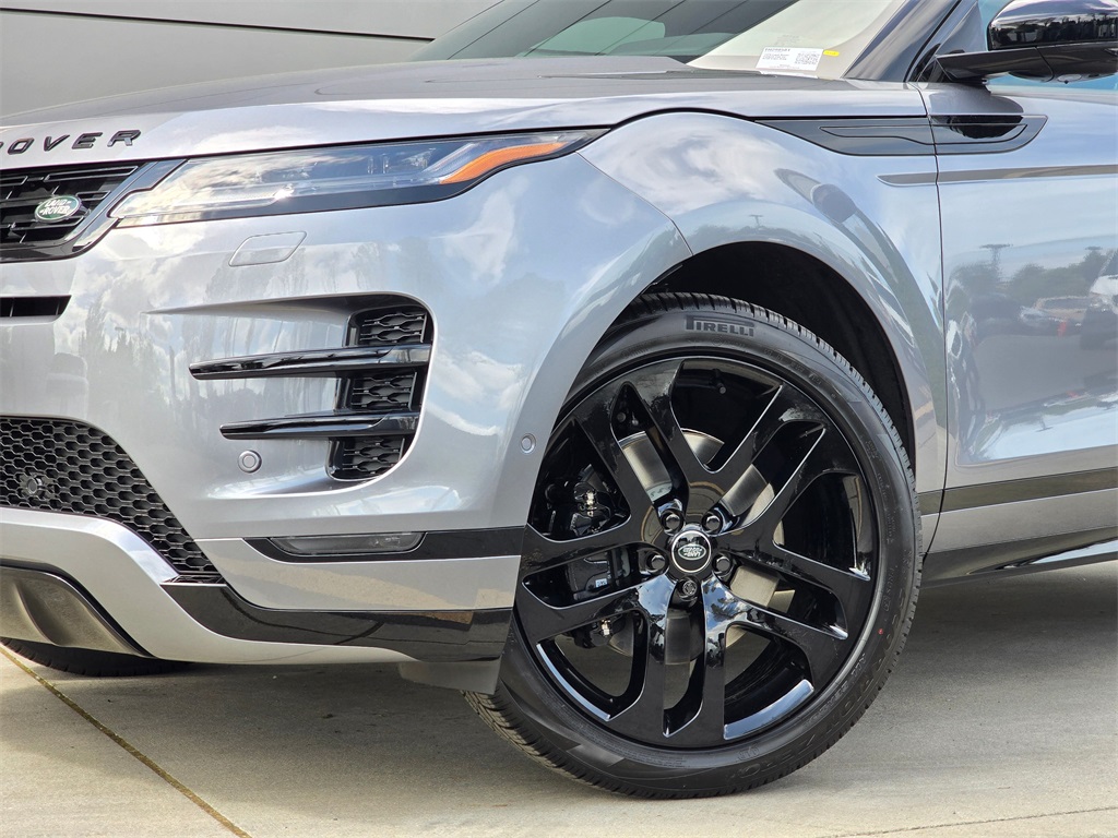 2026 Land Rover Range Rover Evoque Dynamic SE photo 2