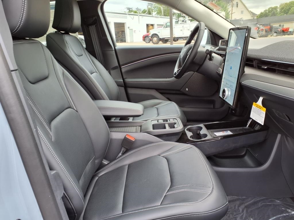 2025 Ford Mustang Mach-E Premium photo 3