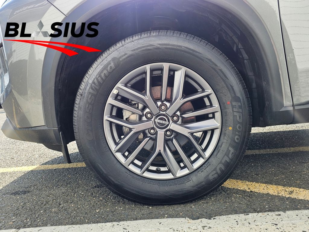 2023 Nissan Rogue S photo 3
