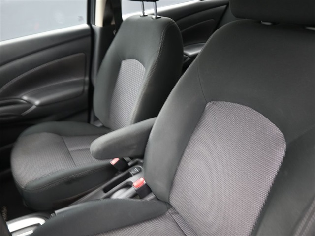 2019 Nissan Versa 1.6 SV photo 3