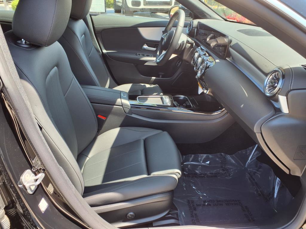 2025 Mercedes Benz CLA 250 photo 7