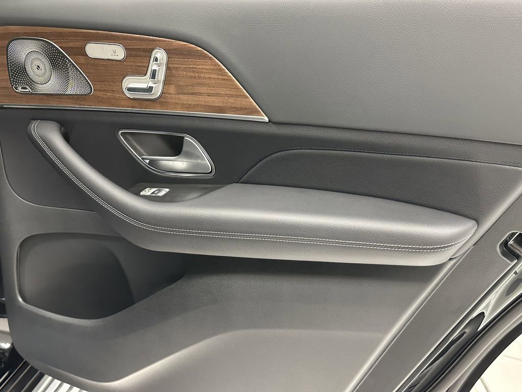 2026 Mercedes Benz GLS 450 4MATIC photo 20