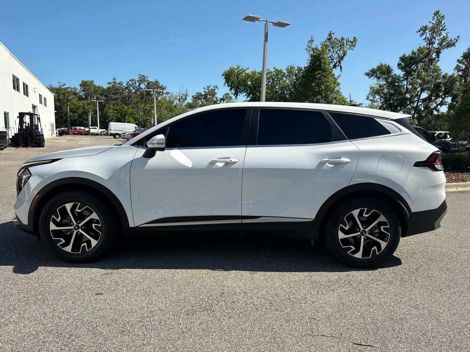 2023 Kia Sportage EX photo 3