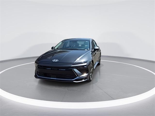2025 Hyundai Sonata SEL photo 3