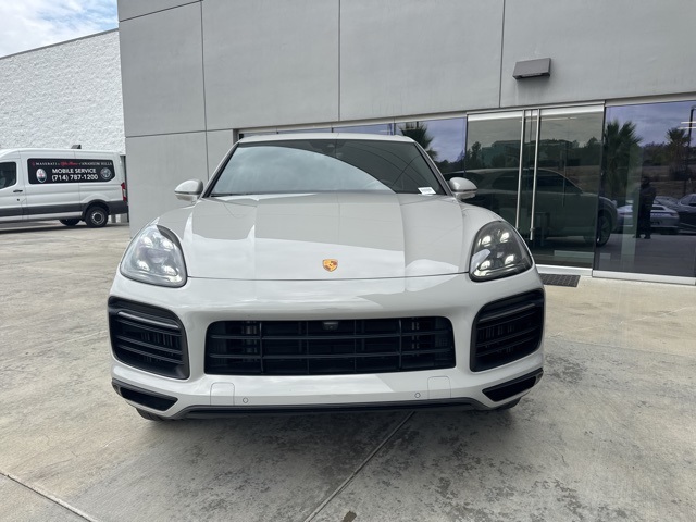 2022 Porsche Cayenne Platinum Edition photo 2