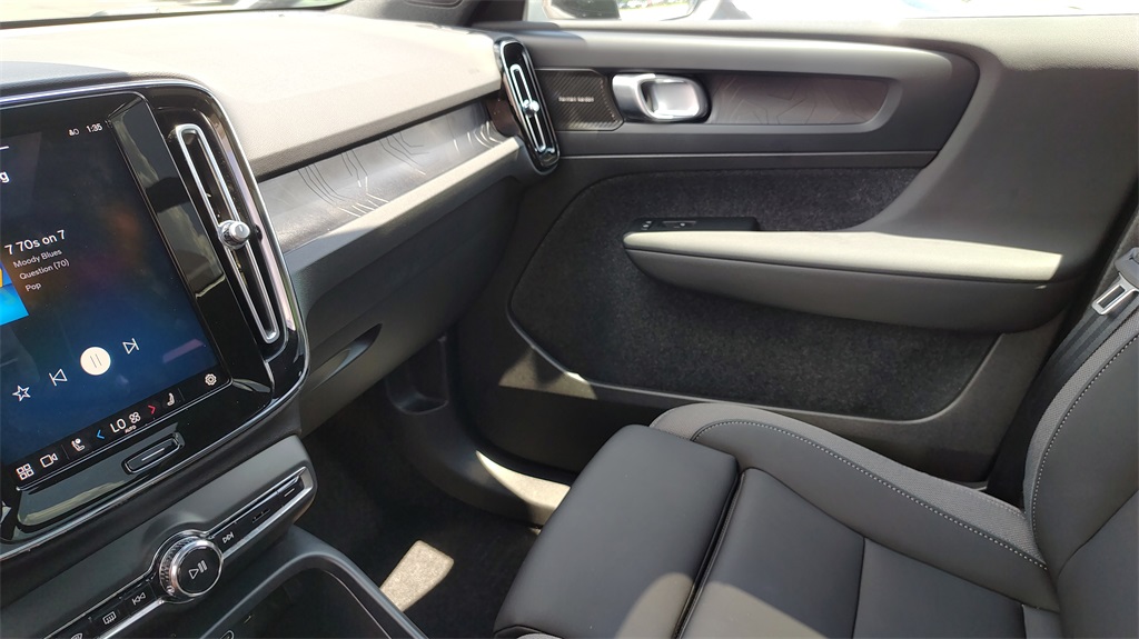 2023 Volvo XC40 Recharge Ultimate photo 23