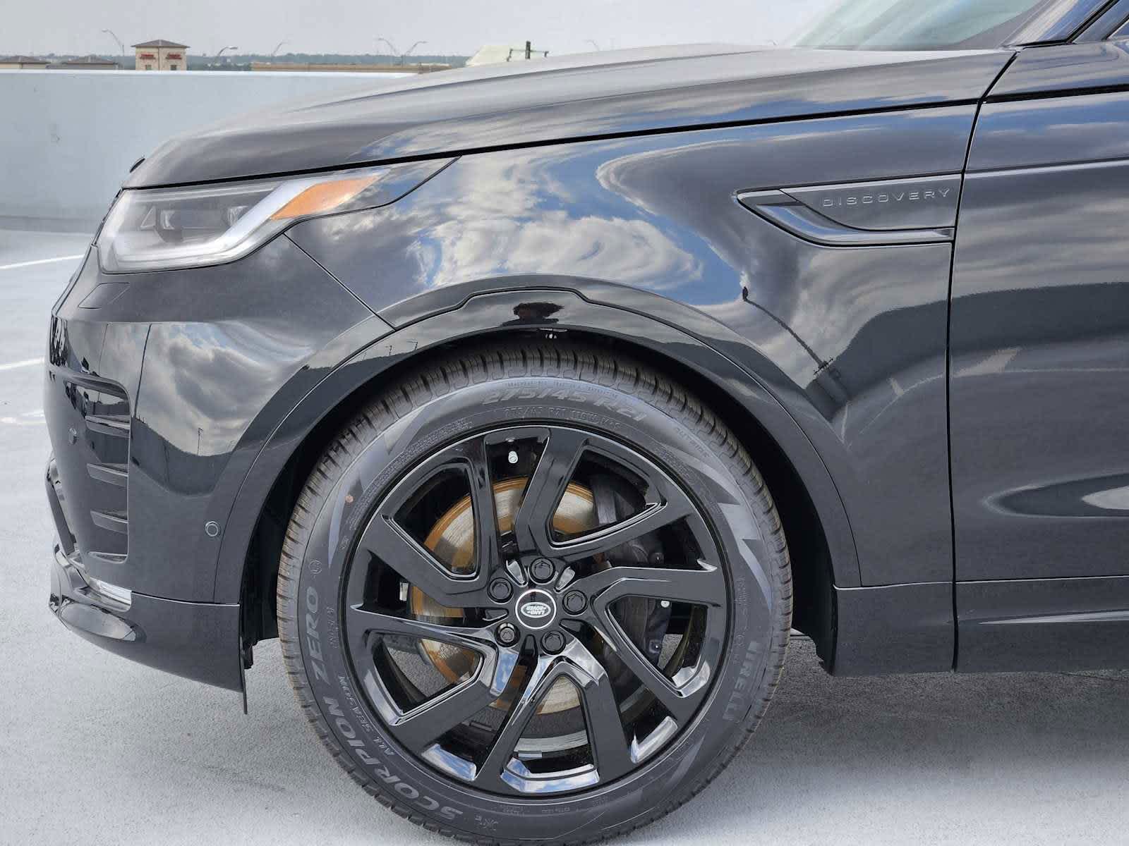 2025 Land Rover Discovery SE photo 9