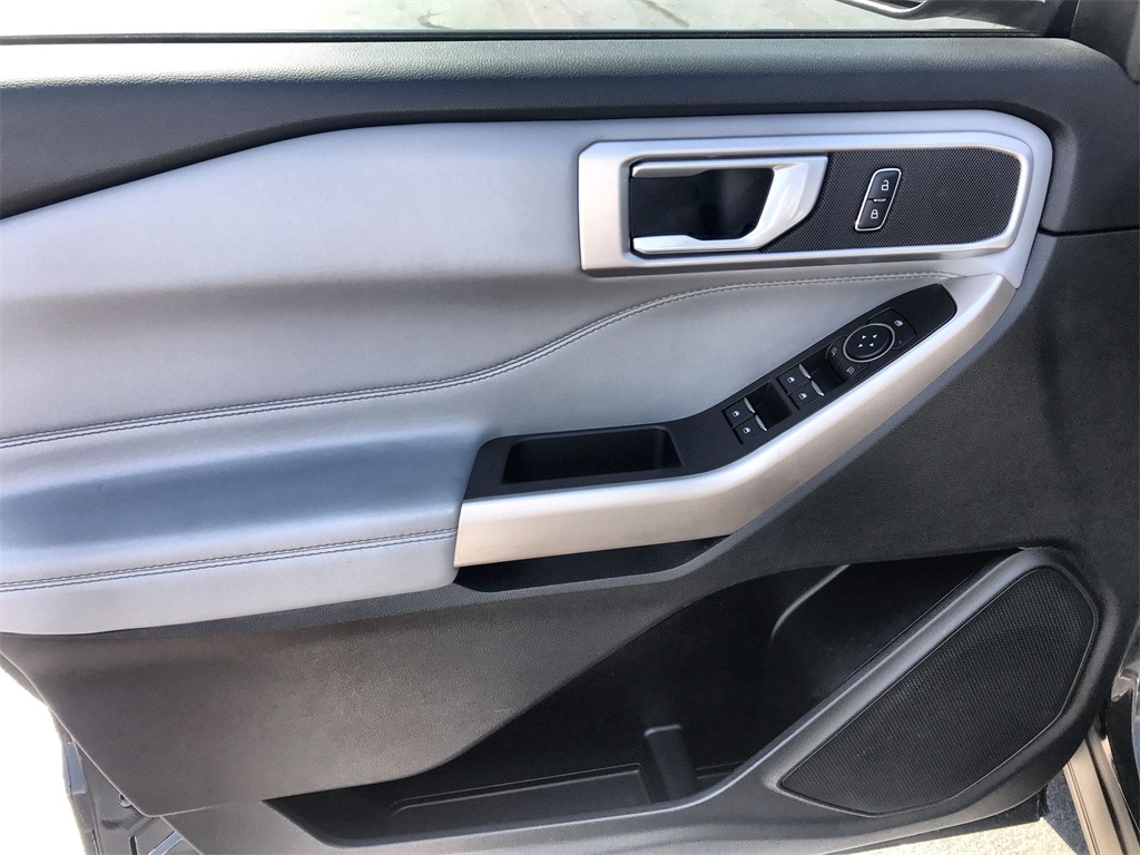 2023 Ford Explorer XLT photo 13