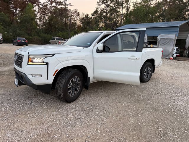 2024 Nissan Frontier SL photo 3