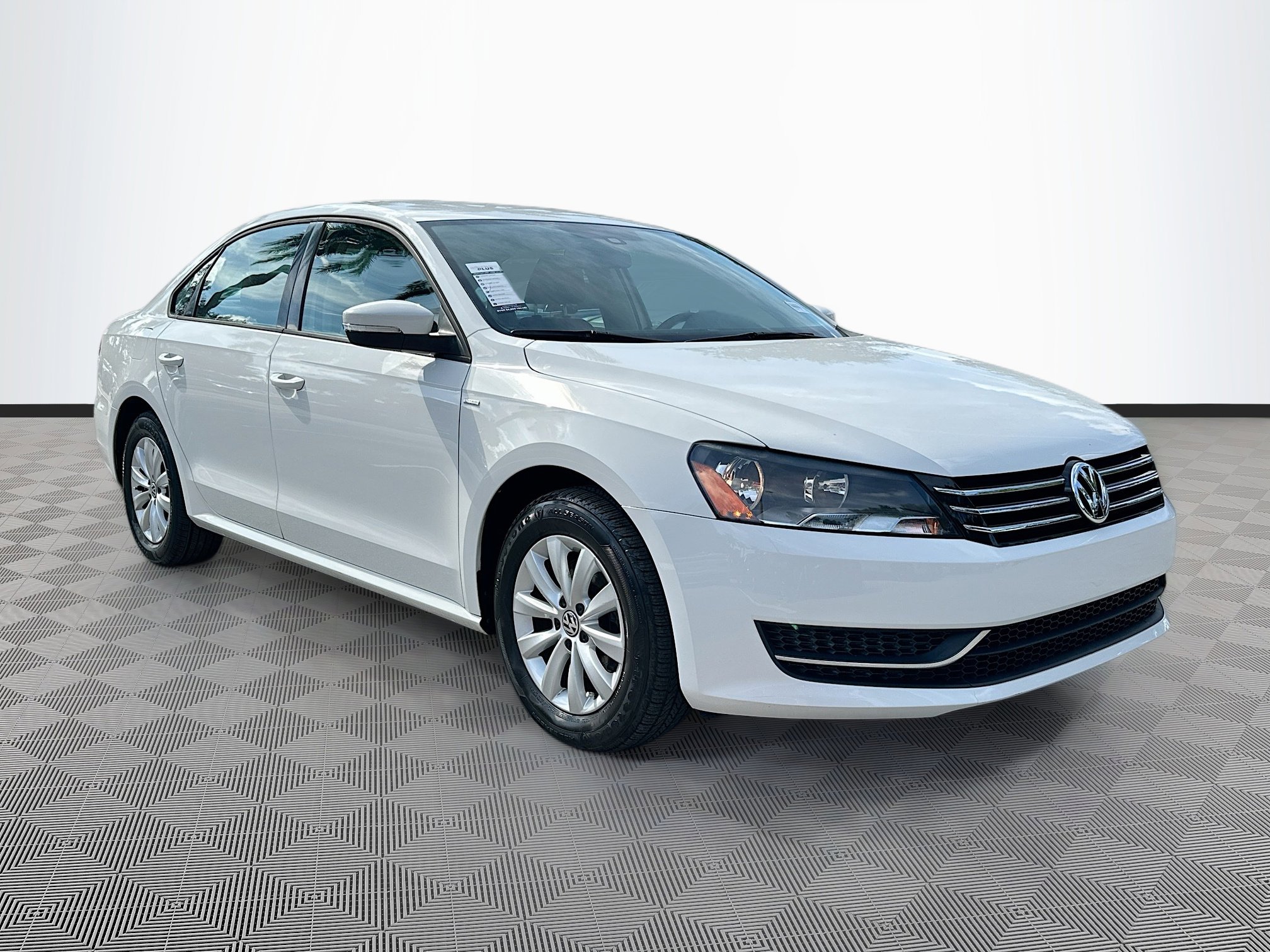 2014 Volkswagen Passat S's photo