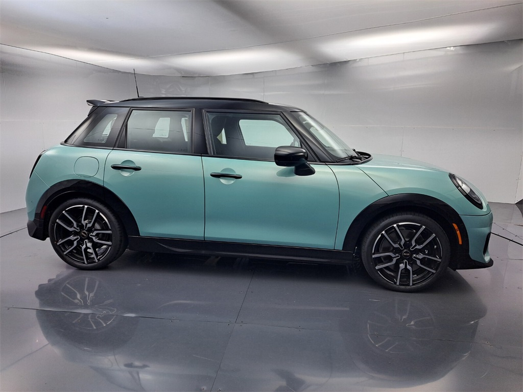 2026 Mini Cooper 4 Door Hardtop S Iconic photo 2