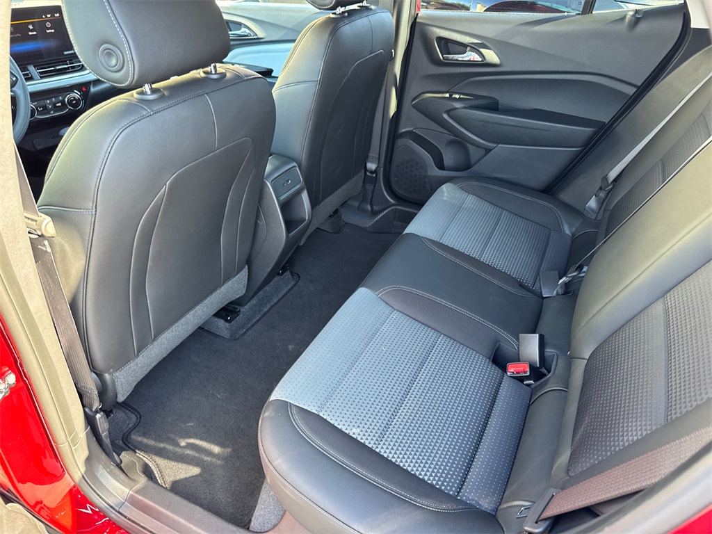 2025 Chevrolet Trax LT photo 17