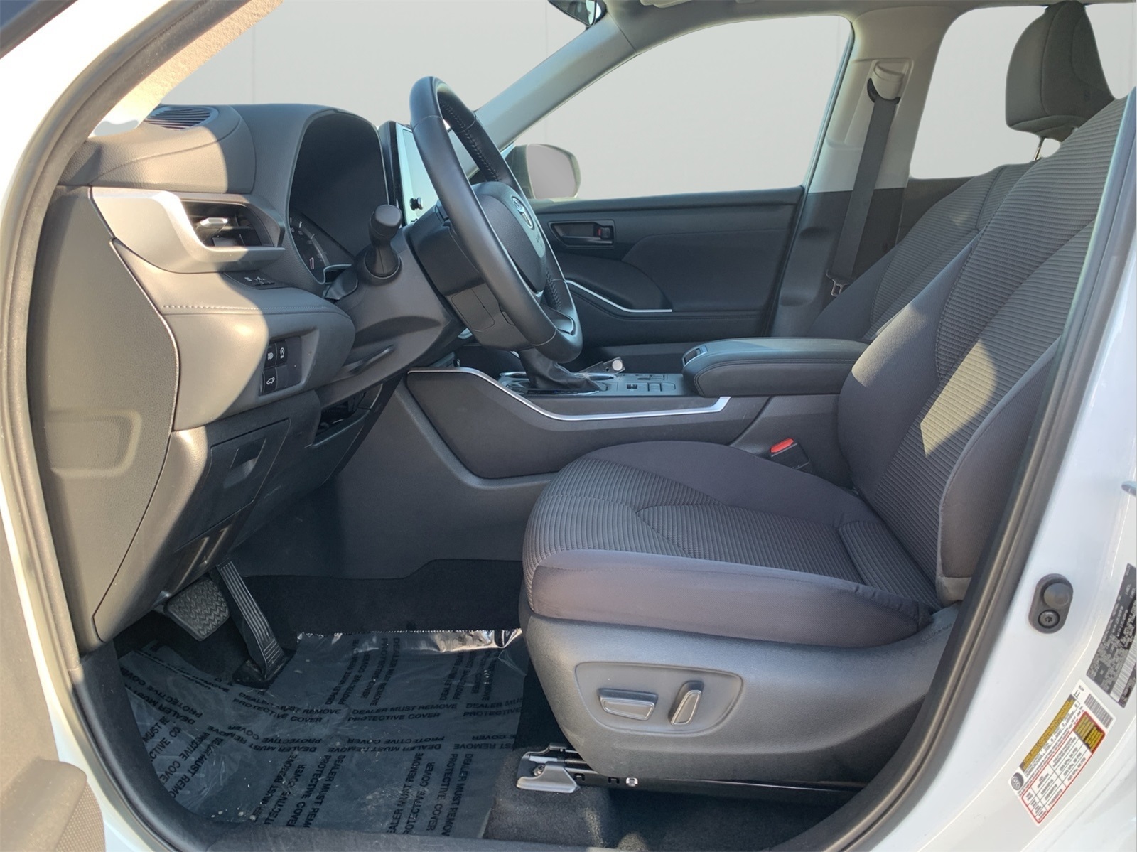 2024 Toyota Highlander LE photo 13
