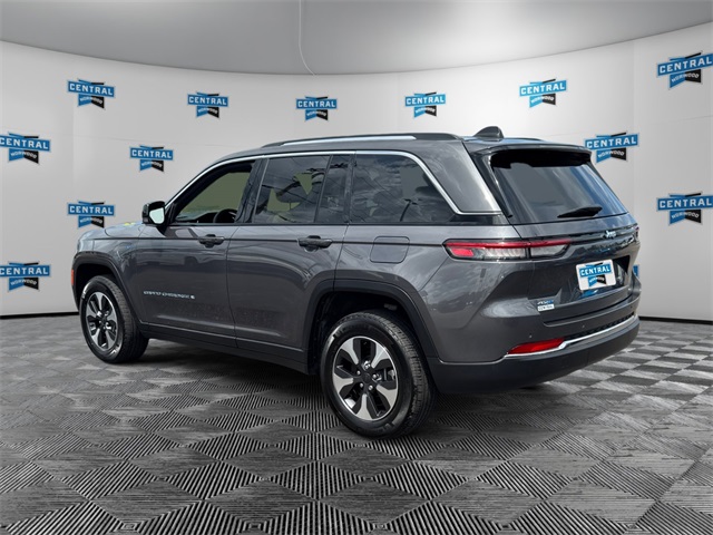 2022 Jeep Cherokee Limited 4xe photo 2