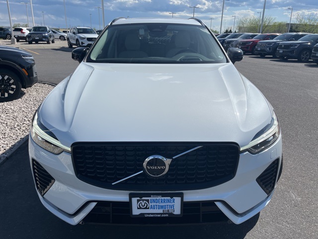 2025 Volvo XC60 B5 photo 6